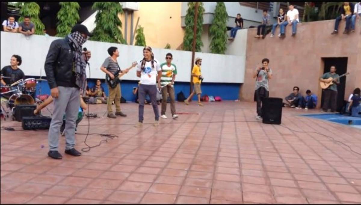 Estudiantes de la UNAH se mofan de la rectora Julieta Castellanos