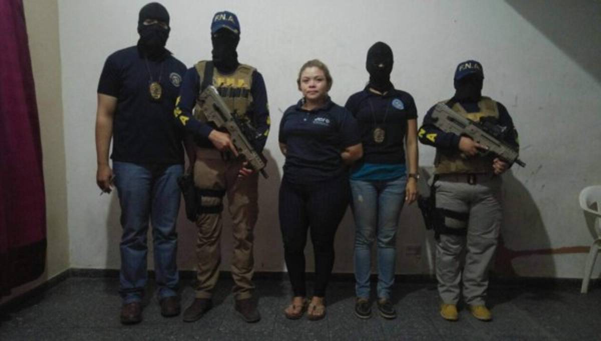 Capturan a exempleada de la DEI por sustracción de objetos de pruebas