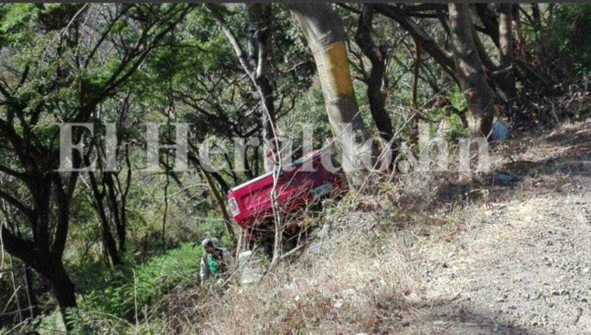 FOTOS: Dos muertos en accidente vehicular en cuesta La Moramulca