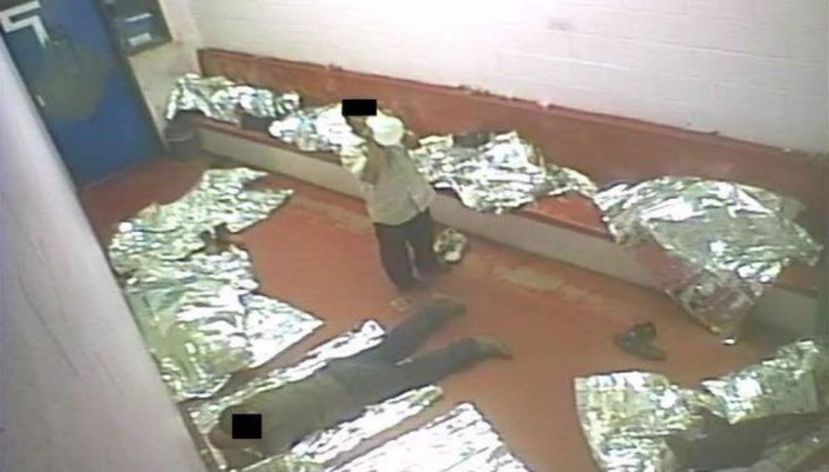 Revelan fotos del inhumano trato a migrantes en centros de detención en Estados Unidos