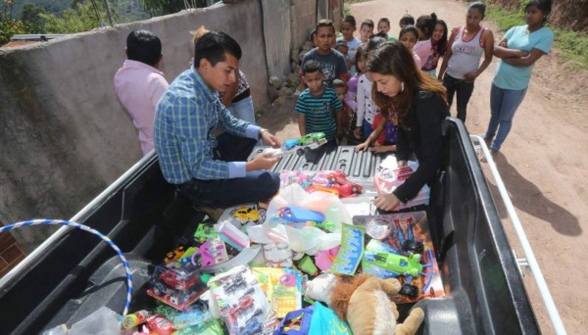 Llevamos juguetes a un centenar de niños del oriente de la capital