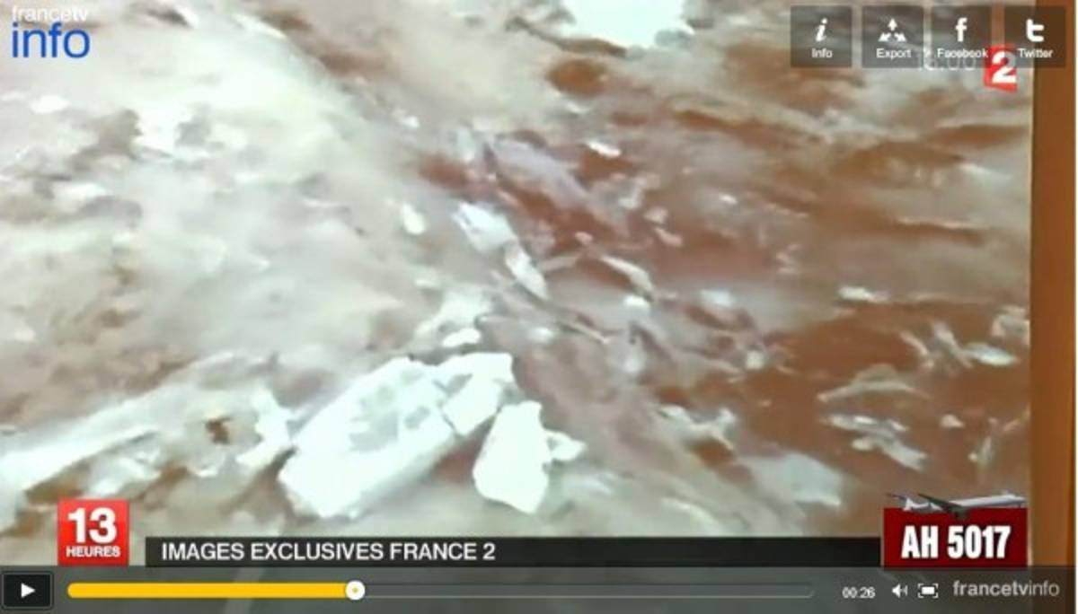 Primeras imágenes de los restos del avión de Air Algérie que se estrelló en Malí