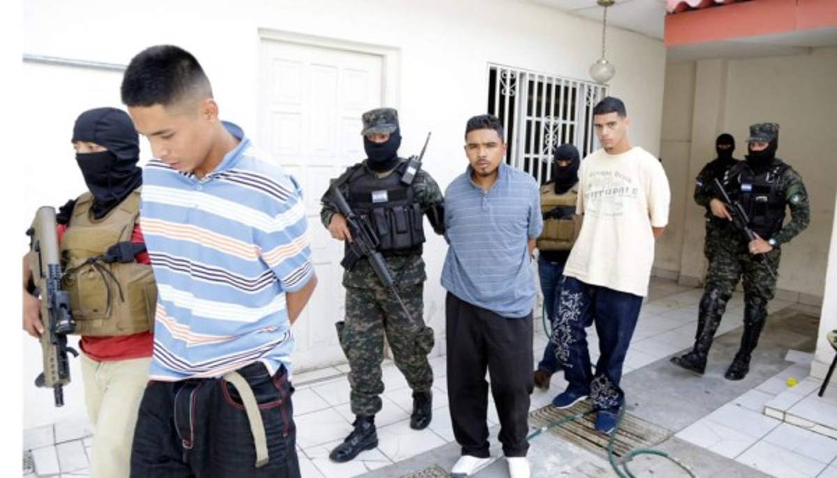 Tras persecución capturan a tres pandilleros en la colonia Villa Unión de la capital