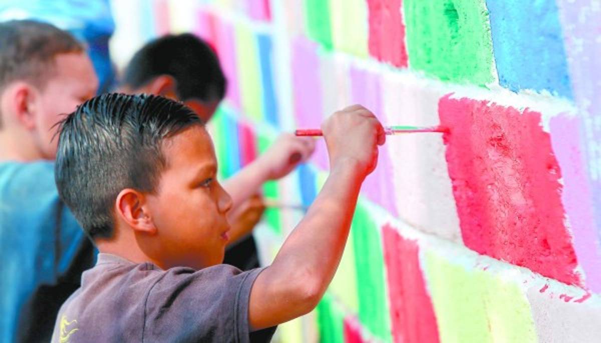 Obras de arte y jornadas de aseo en diez Escuelas Amigables con el Ambiente