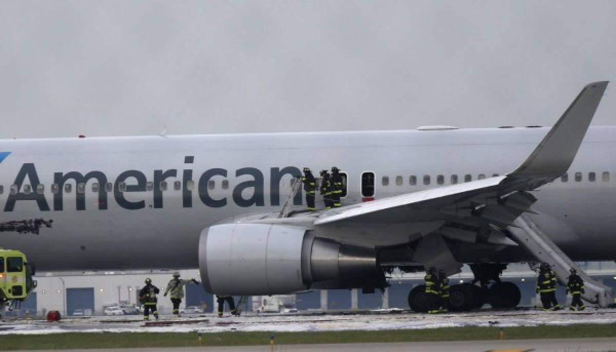 Ocho heridos al incendiarse avión en aeropuerto de Chicago