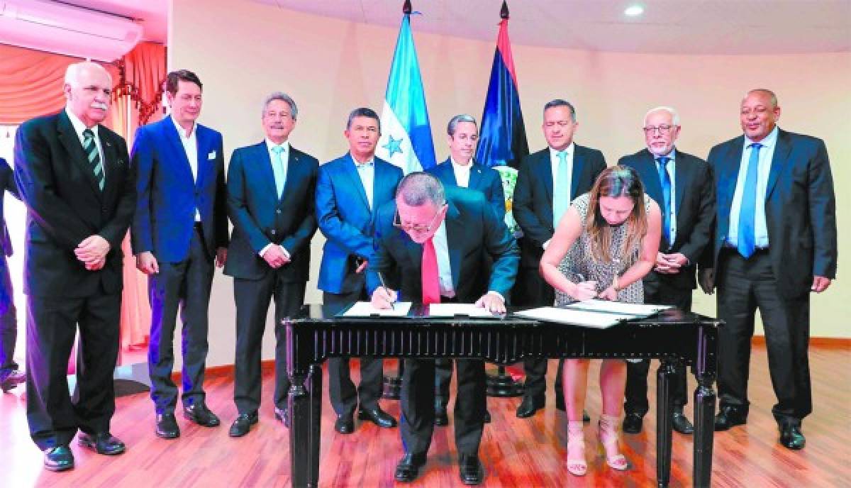 Honduras y Belice pactan conexión de aeropuertos