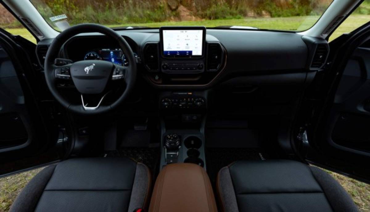 Bronco Sport es un vehículo inteligente que integra el sistema de conexión y entretenimiento SYNC® 3 con pantalla táctil de 8 pulgadas y compatibilidad con Apple CarPlay™ y Android Auto™, además de Ford+Alexa.
