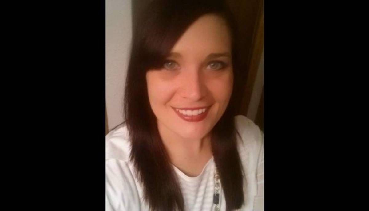 Descubren a maestra teniendo sexo con alumno en hotel