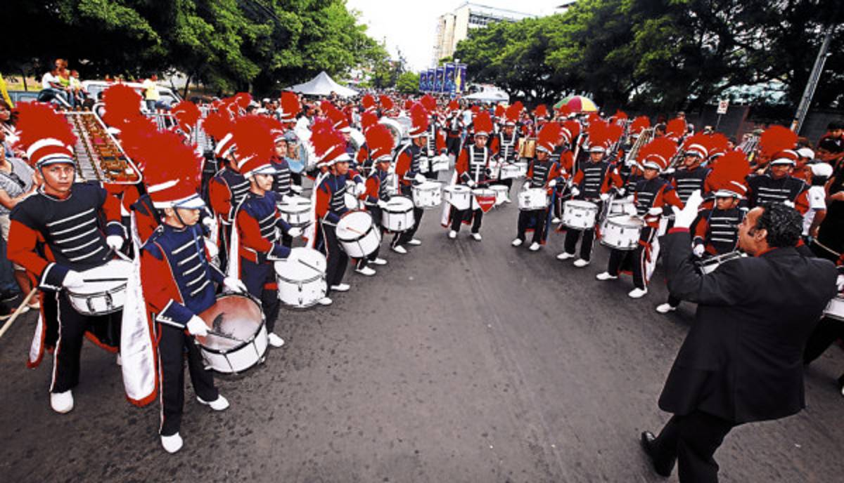 Bandas impusieron sus ritmos en fiestas patrias