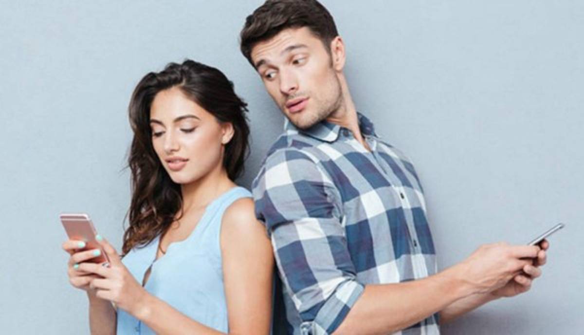 El abuso de las redes sociales puede causar conflictos con su pareja.