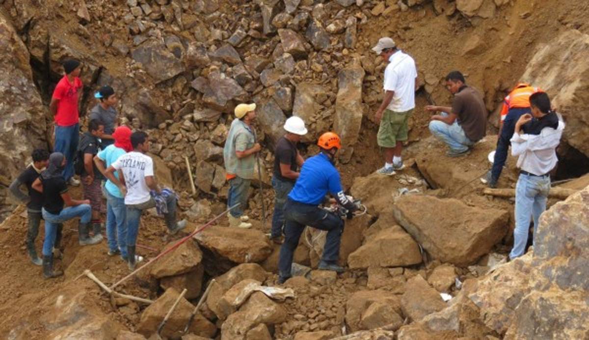 Nuevo derrumbe en mina Cuculmeca retrasa rescate de mineros soterrados