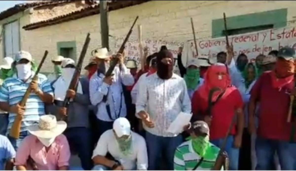 Video: mexicanos se arman para combatir la criminalidad en sus municipios