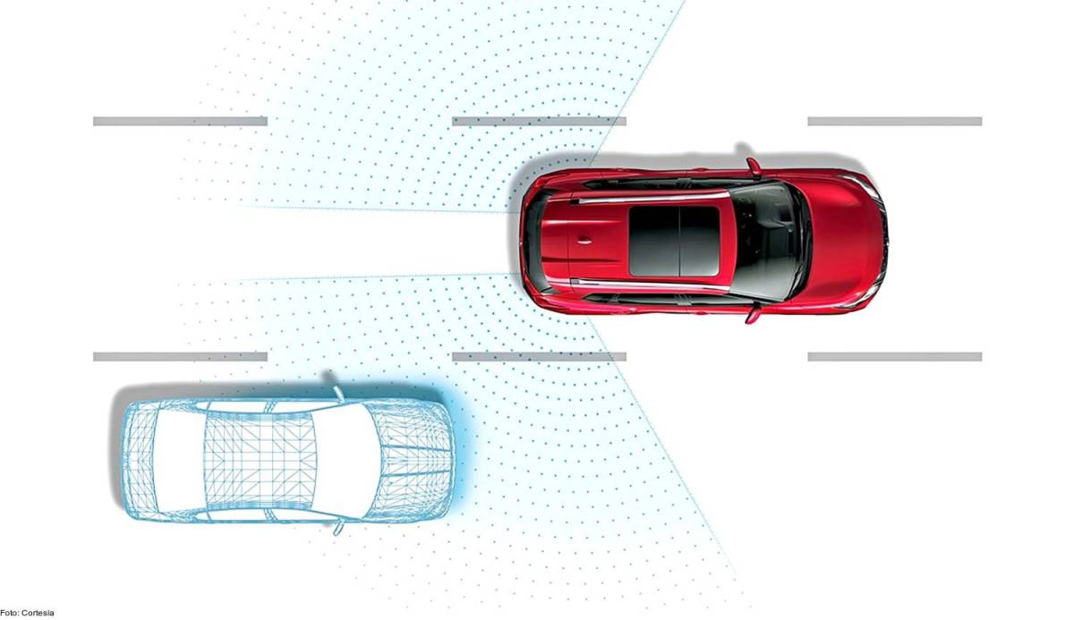 El Monitoreo de Puntos Ciegos de los Espejos evita golpear o chocar contra otros carros.