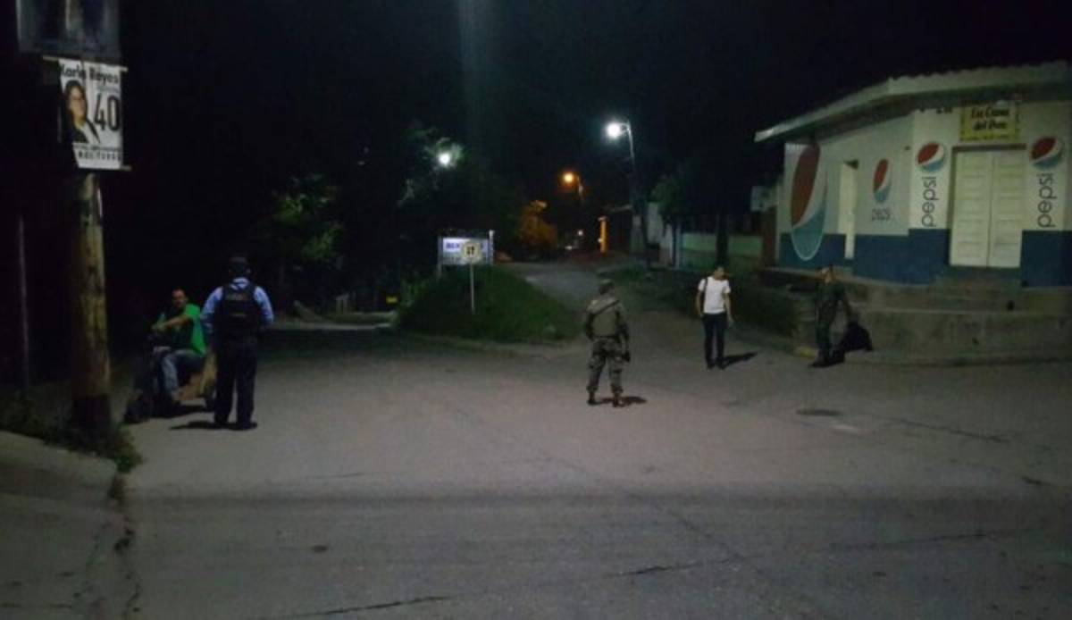 Trasladan 320 reos del centro penal de Santa Bárbara a días de su cierre