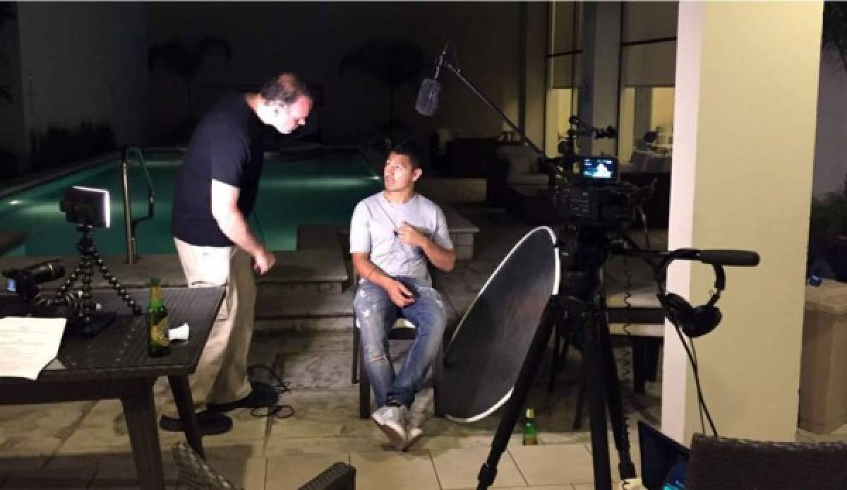 Roger Espinoza cuenta su historia en documental de Univisión