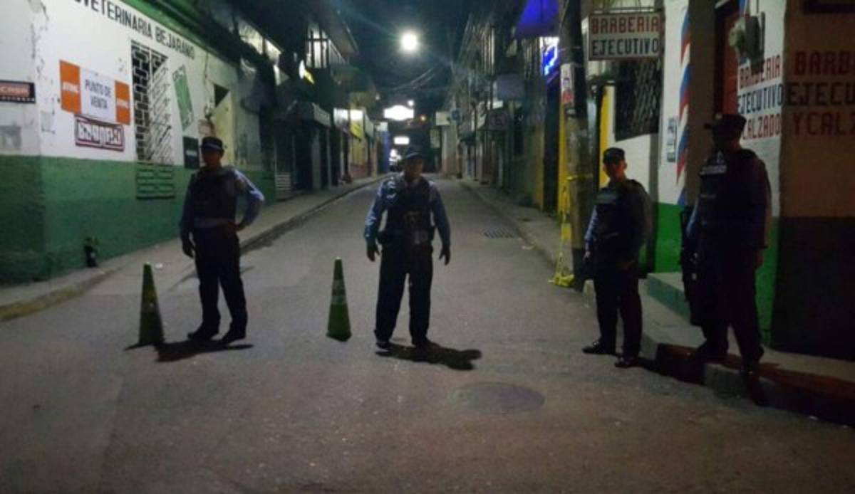 Trasladan 320 reos del centro penal de Santa Bárbara a días de su cierre