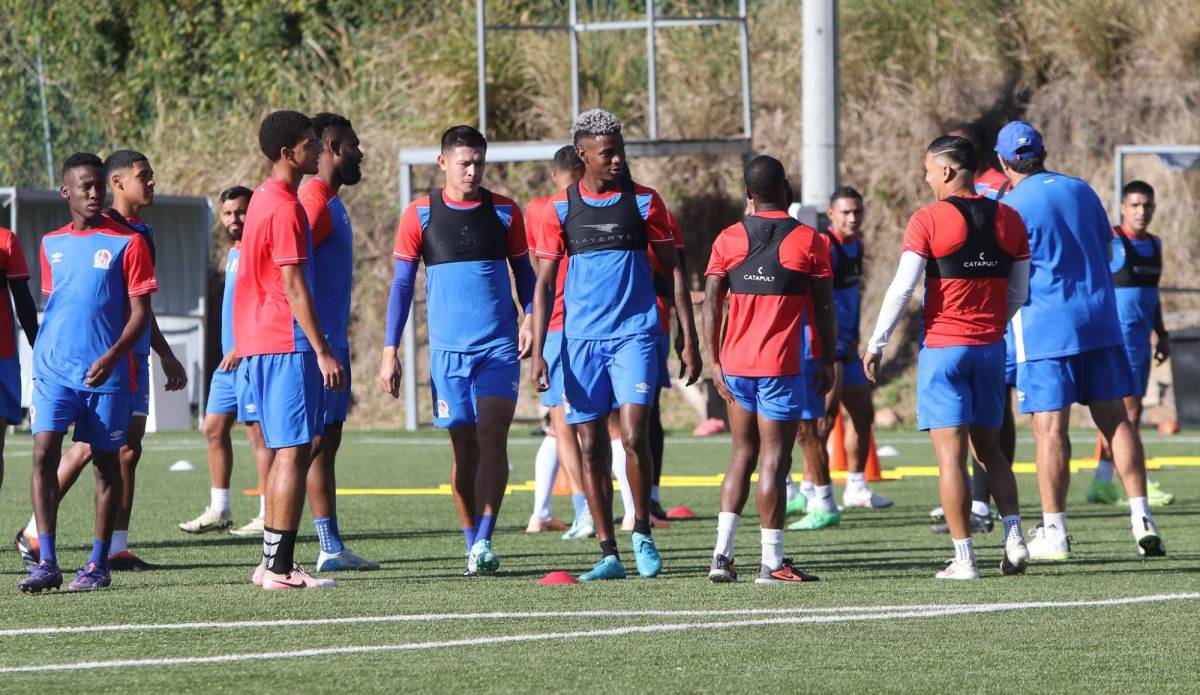 Jugador entrena solo y nuevas caras; la última práctica de Olimpia para debut en el Clausura
