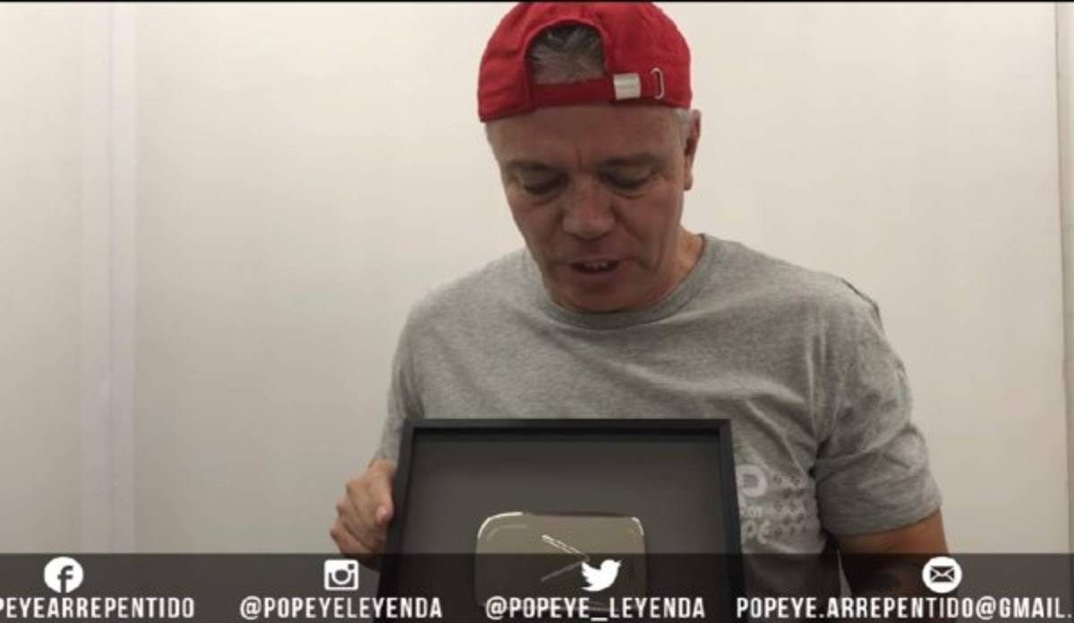 Exsicario de Pablo Escobar recibe el 'Botón de Plata” de YouTube