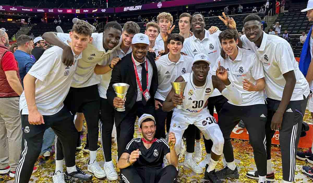 El médico hondureño goza del cariño de la plantilla del Real Madrid Baloncesto.