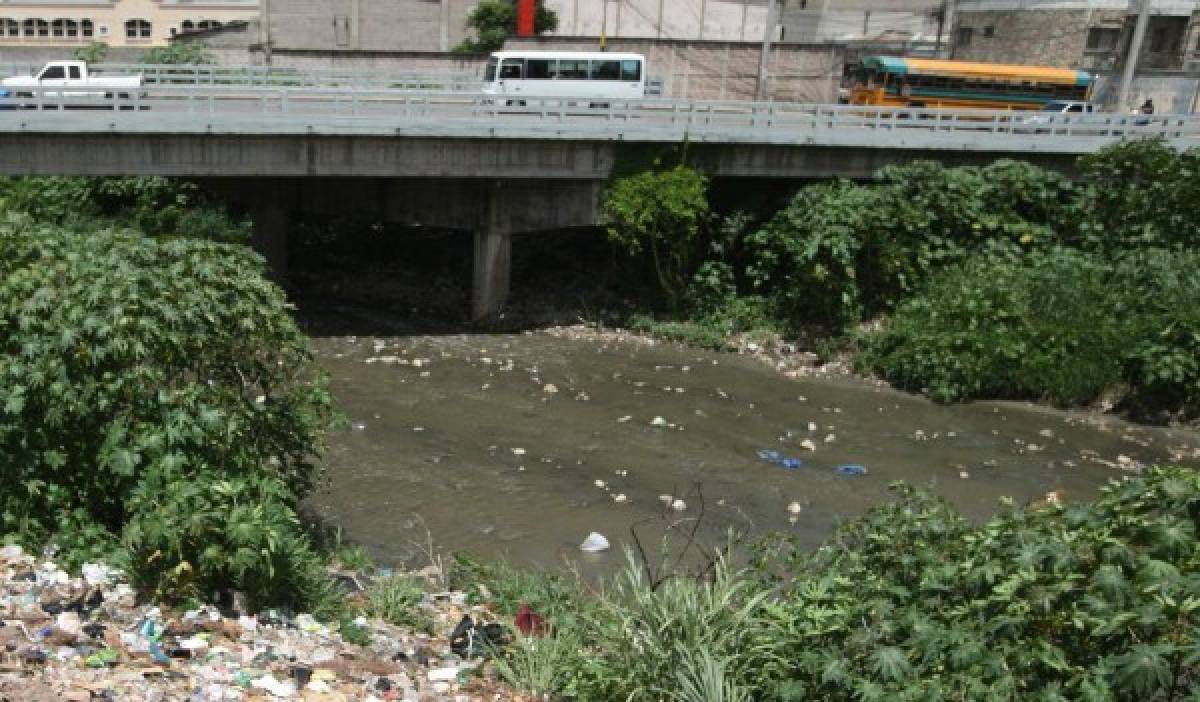 Nueve mil toneladas de escombros invaden el cauce de los ríos de la capital de Honduras