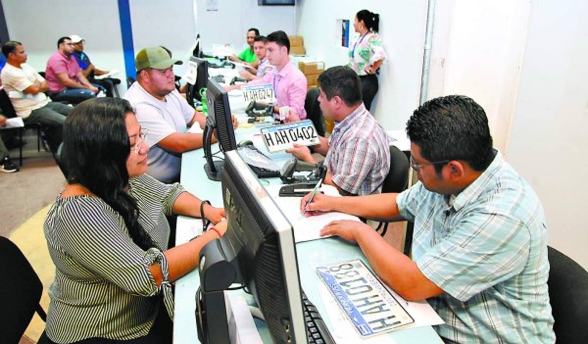 Cobro por placas dejará al Instituto de la Propiedad más de L 900 millones