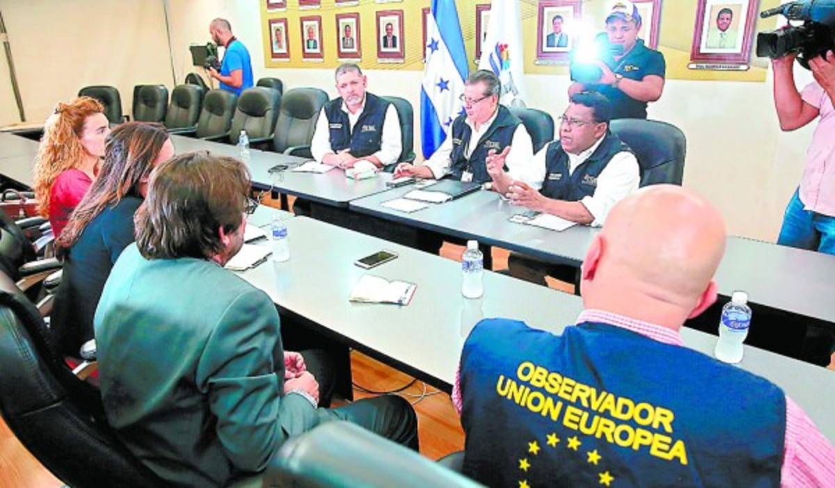 Unión Europea desplazará hoy observadores al interior del país