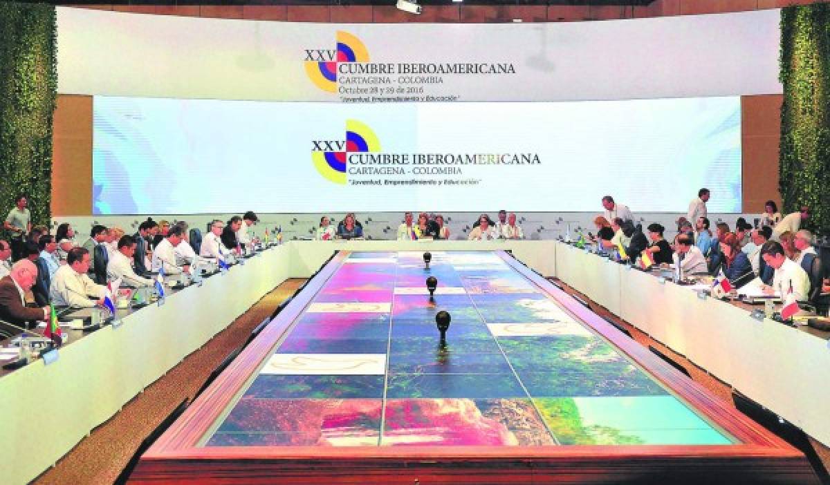 General view of the opening of the Foreign Affairs Ministers meeting as part of the XXV Ibero-American Summit in Cartagena, Colombia, on October 28, 2016. / AFP PHOTO / RAUL ARBOLEDA