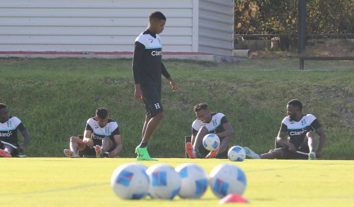 Caras nuevas, visita sorpresa y gran ambiente en primer entreno de la Selección de Honduras