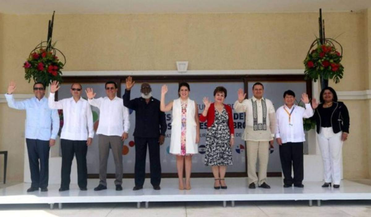 Mandatarios se reúnen para traspaso de presidencia pro-témpore del SICA 