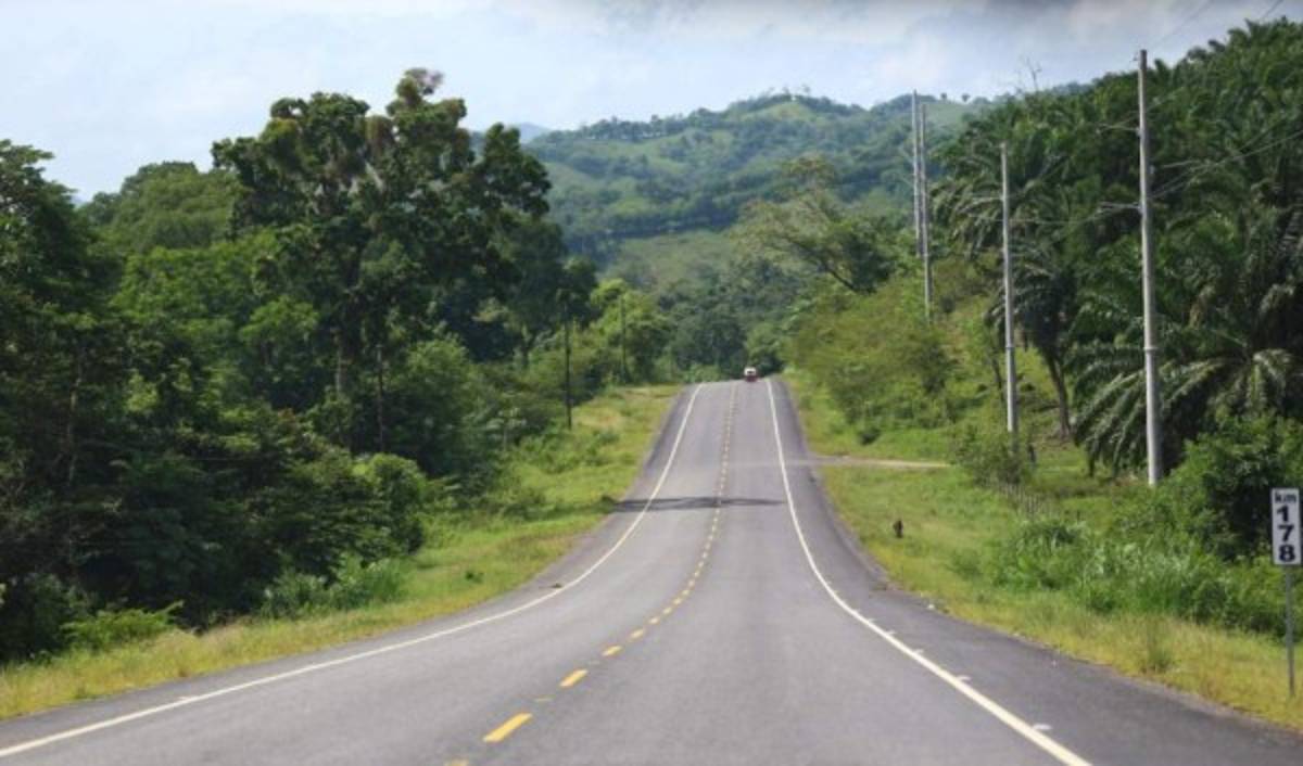 Inauguran carretera de 53.6 kilómetros del Corredor Agrícola que une Olancho y Colón