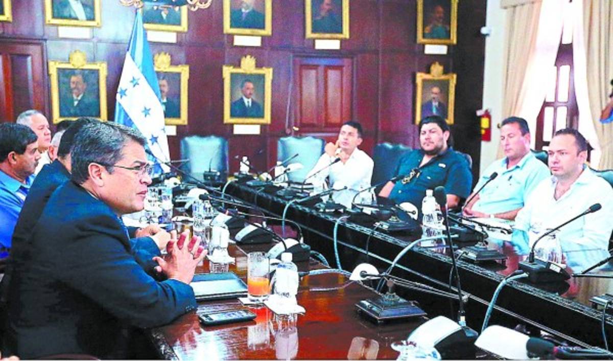 Con 600 buses blancos iniciará nuevo sistema de transporte público en Honduras