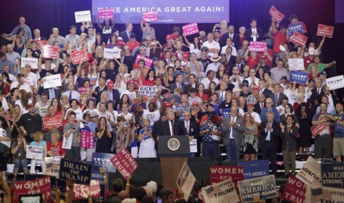 Trump ataca a la prensa y se defiende en encendido discurso en Arizona  