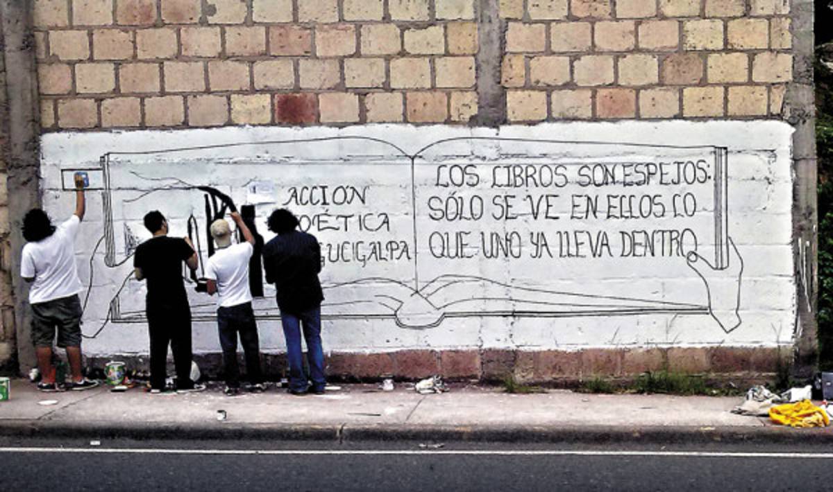 Muros como hojas de poemas