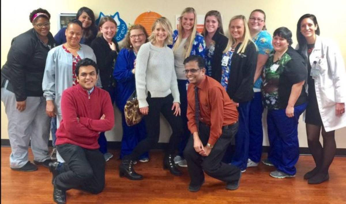 Jennifer Lawrence visita hospital en Kentucky