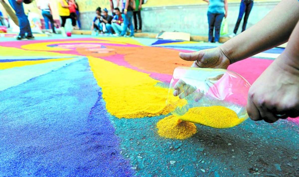 Honduras: Con alfombras de fe y devoción abrigan el Santo Entierro