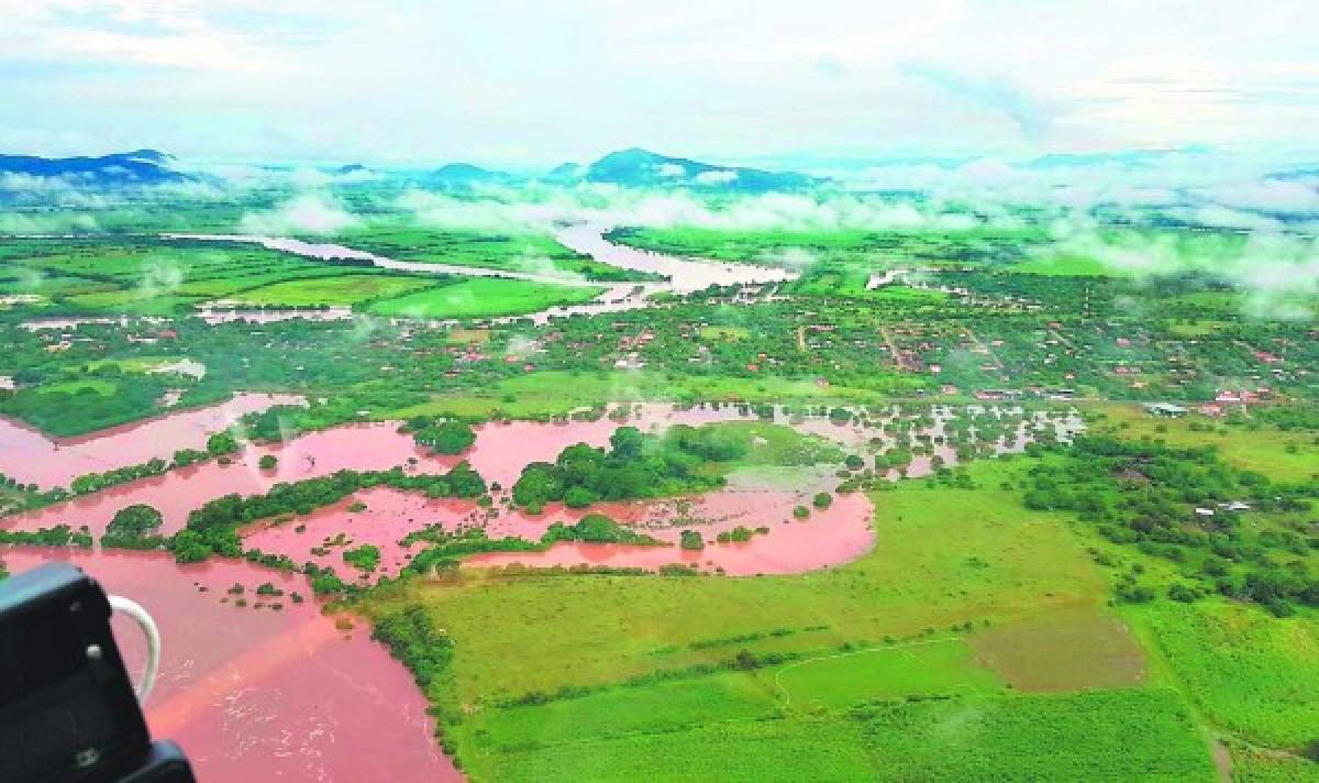 Honduras: Inundados e incomunicados quedan varios departamentos por tormentas