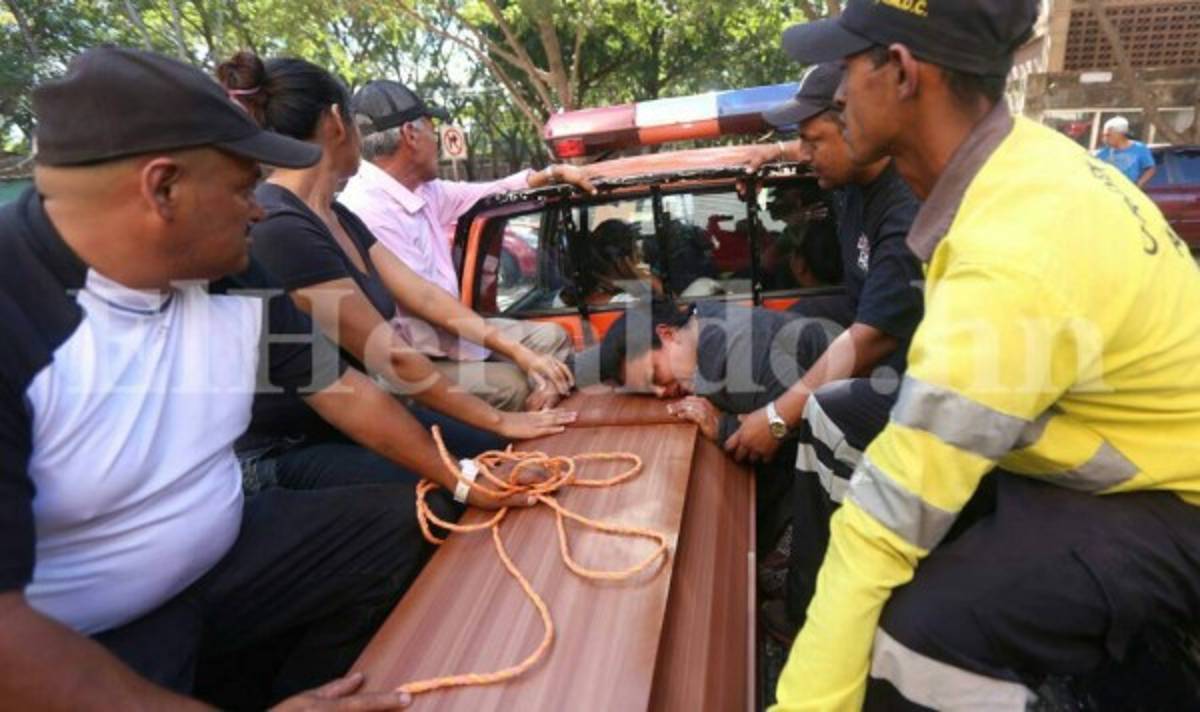 Honduras: Entregan a familias cuerpos de jóvenes víctimas de masacre en velorio