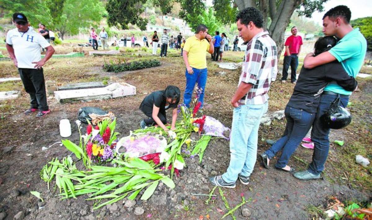 Dan el último adiós a víctimas de la masacre