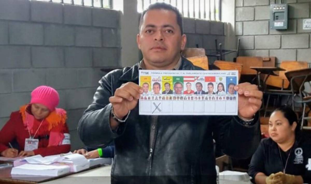 Aspirante a alcalde de Siguatepeque por el Partido Anticorrupción (Pac) vota por Salvador Nasralla