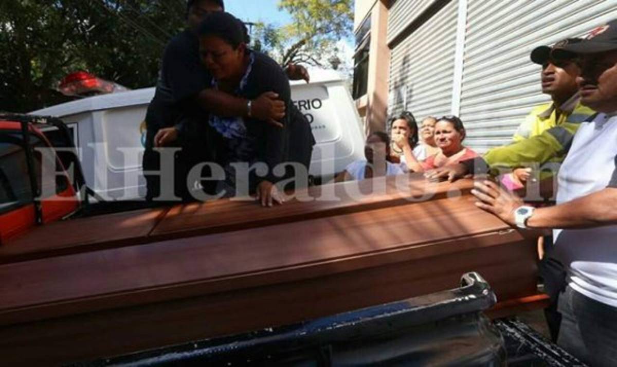 Honduras: Entregan a familias cuerpos de jóvenes víctimas de masacre en velorio