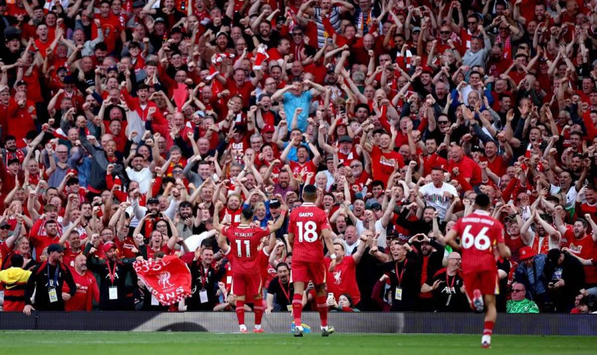 Festejo son copa: Así celebró Liverpool el coronarse campeón de Premier League