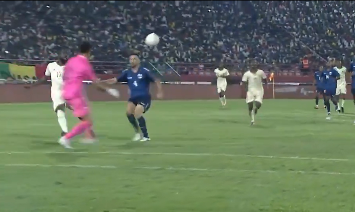 Terrible error de Vozinha en inocente salida en derrota de Cabo Verde ante Malí
