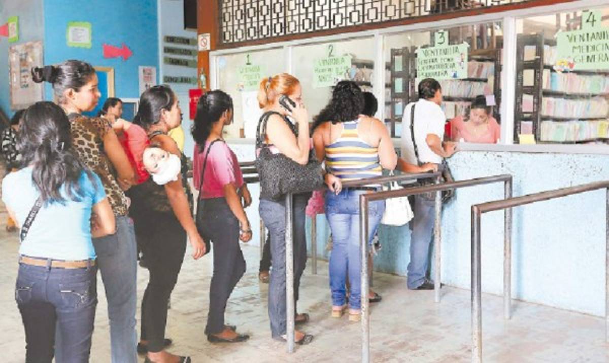 Falta de medicinas agobia a pacientes de centros de salud