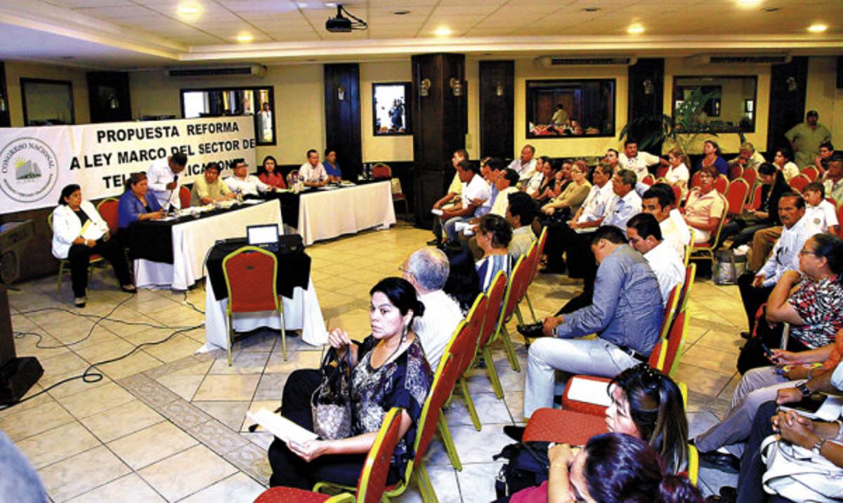 Improvisación en socialización de 'ley mordaza”