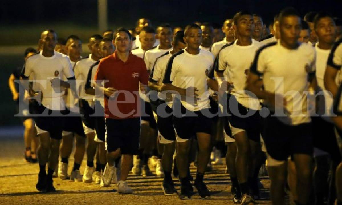 Sin importar quién encabeza el grupo durante las populares “corridas”, comienzan a eso de las 4:30 de la mañana. Fotos: Alex Pérez / EL HERALDO.