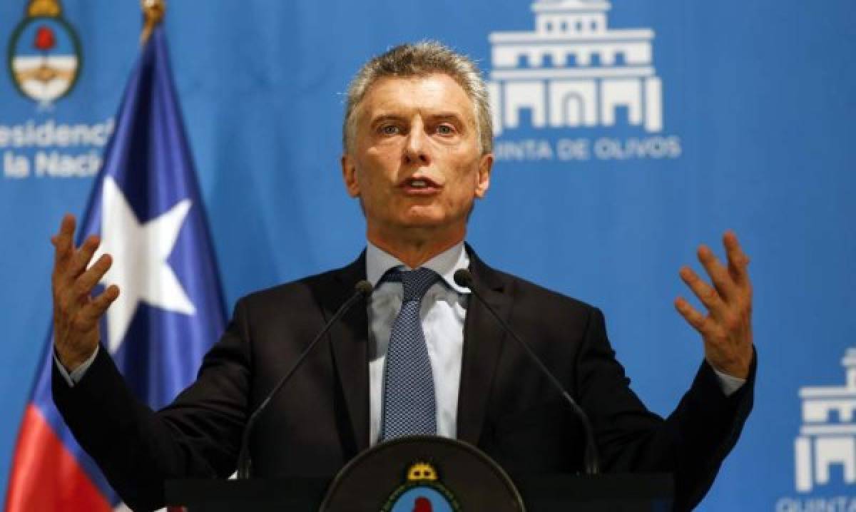 Mauricio Macri asumió en diciembre del año pasado la presidencia de Argentina, una nación en crisis por las políticas de CFK y sus alianza con el bloque bolivarista. El primer gran “golpe” para la exmandataria de parte del expresidente del club Boca Juniors fue lograr la visita de Barack Obama. Con ello, sacó al país del ostracismo internacional y nuevamente es visible para los países centrales. Abrió el comercio con sus socios regionales y estrechó relaciones con Brasil. Devolvió la libertad de prensa y de expresión ciudadana, mejoró el sistema de tributos y defendió al pueblo de Venezuela del régimen chavista.