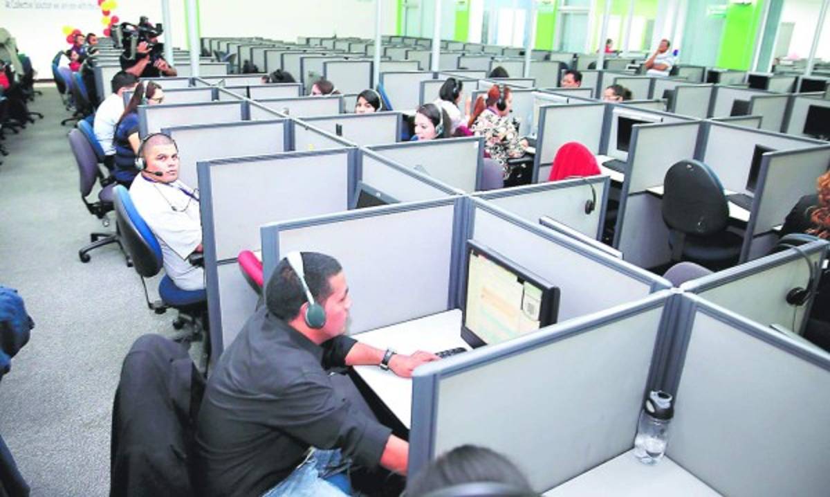 Los call centers o servicios de apoyo a los negocios. Este sector generaría 50,000 empleos adicionales mediante el desarrollo de un polo de servicios con talento joven y bilingüe que pueda atender las últimas tendencias en procesos de negocios y tecnologías.
