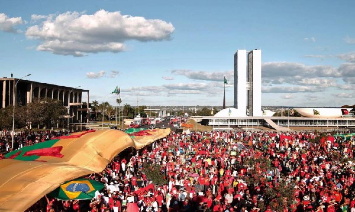 Diputados de Brasil abren la vía del juicio político a Dilma Rousseff