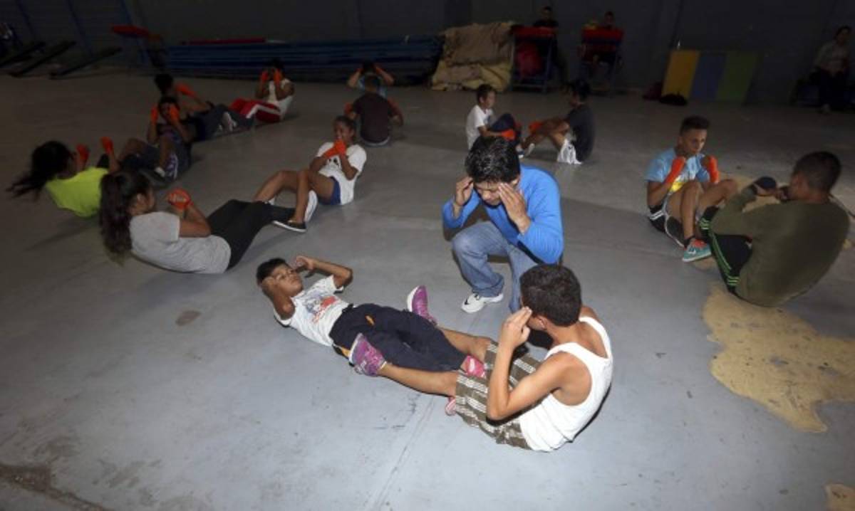 Héroes de barrio que golpean la violencia