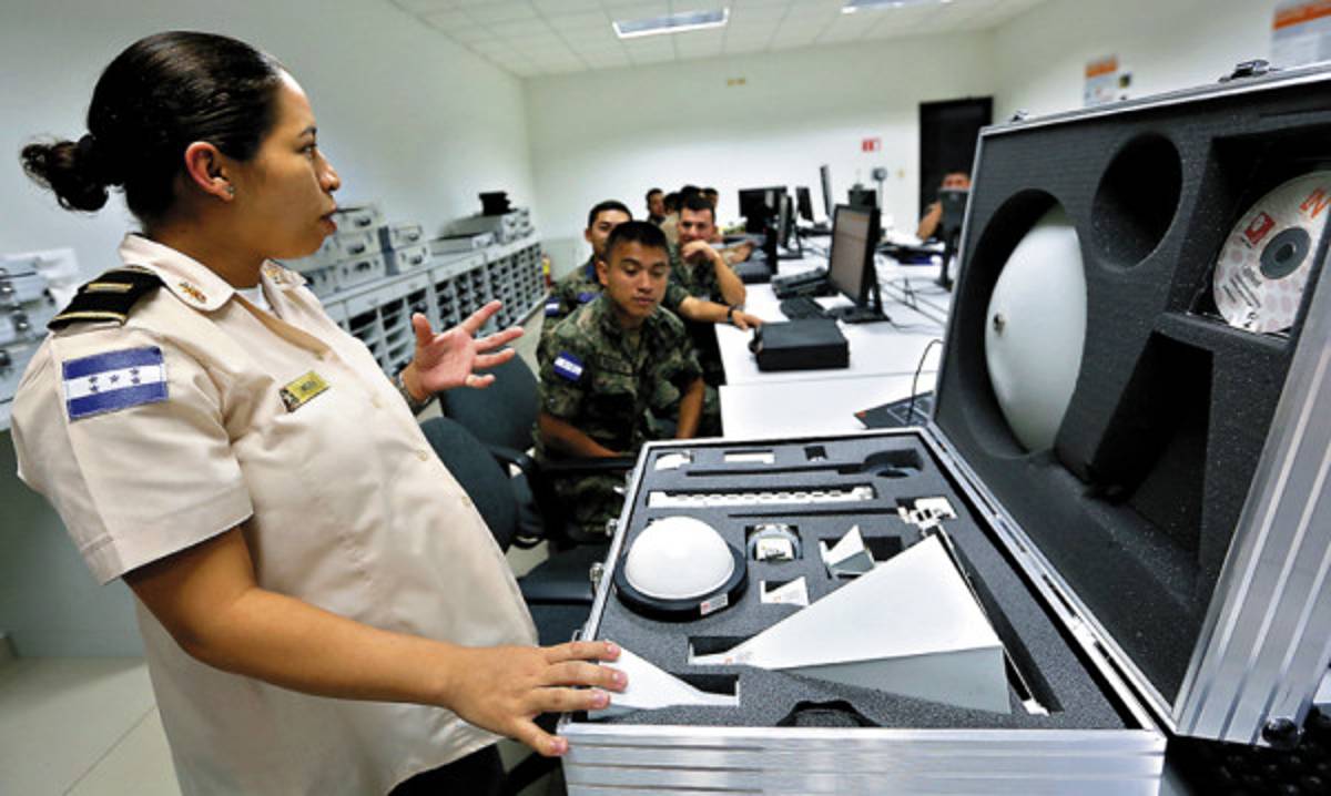 Fuerza militar de generación mecatrónica
